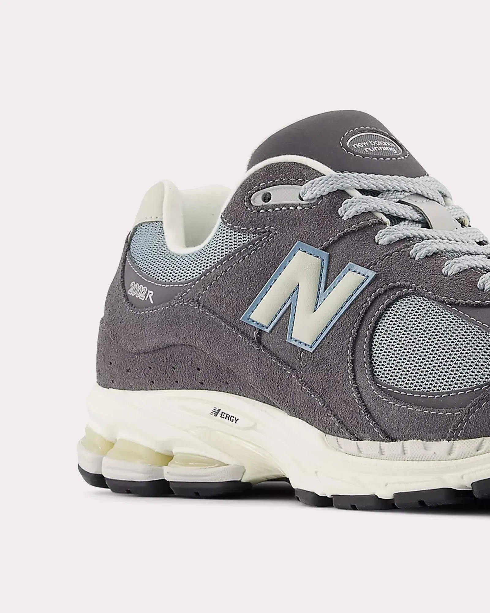 2002r Magnet / Lead / Blue Fox Low Top Sneakers
