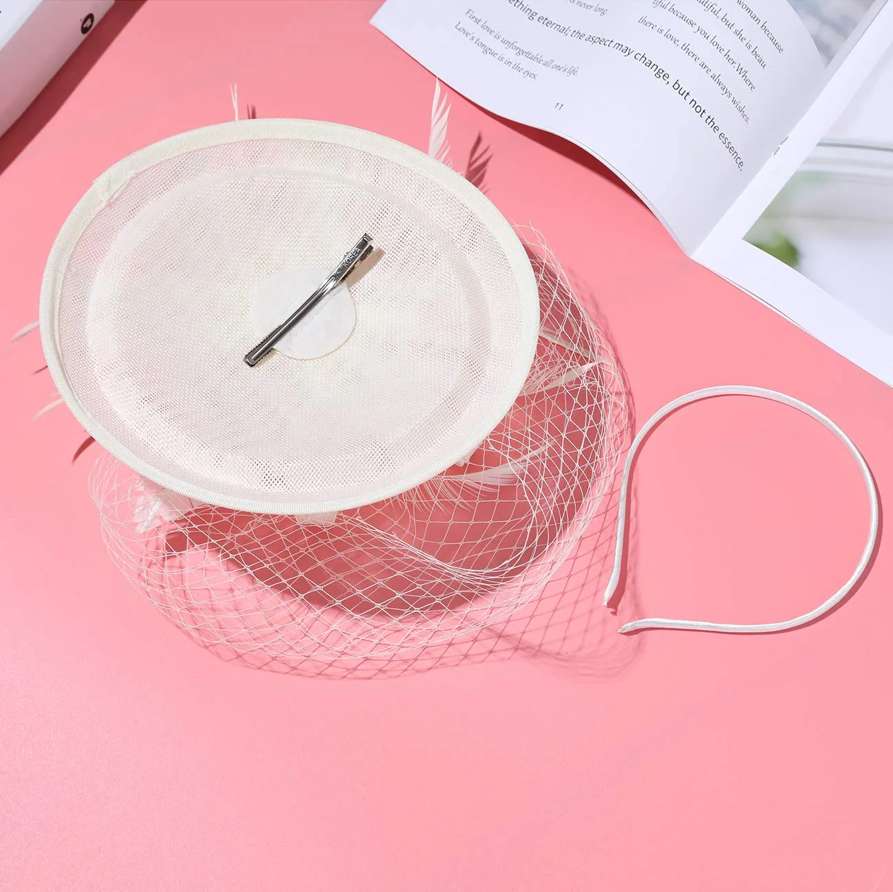 BABEYOND Fascinator Hat Veil Feather Fascinator Hair Clip Tea Party Pillbox Derby Hat Fascinator Bridal Wedding Veil D-beige