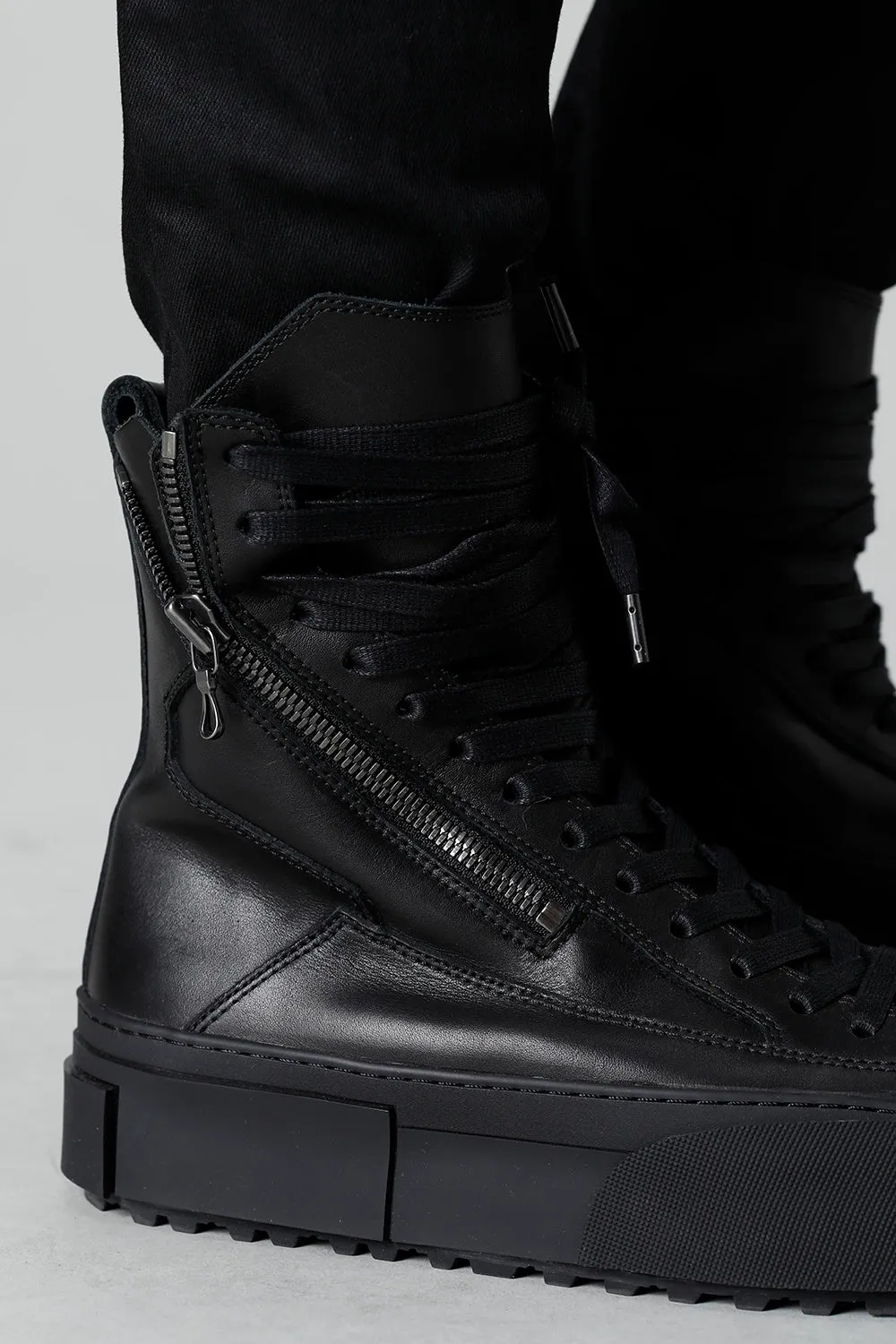 Cow Leather Lace Up Sneaker Black