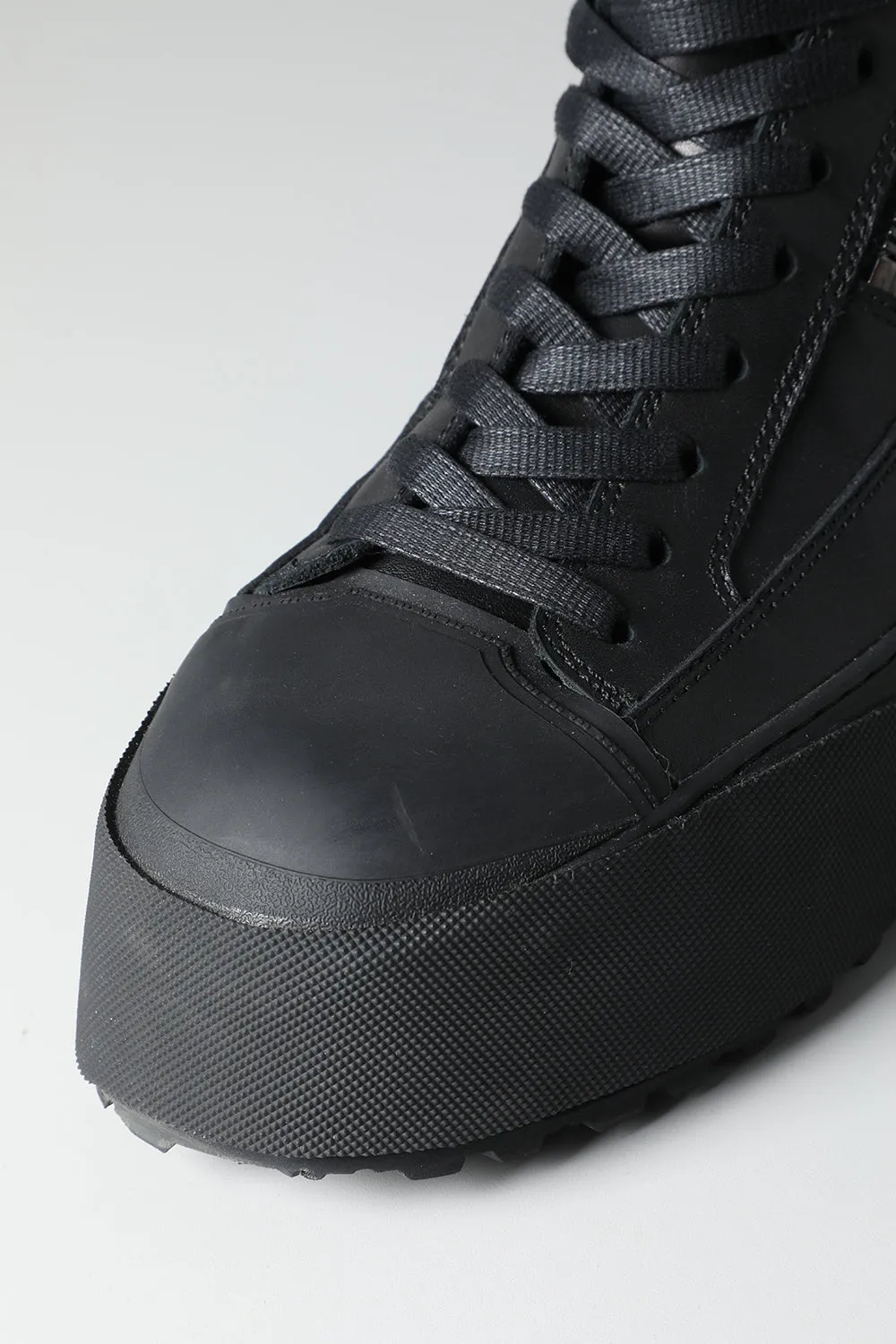 Cow Leather Lace Up Sneaker Black