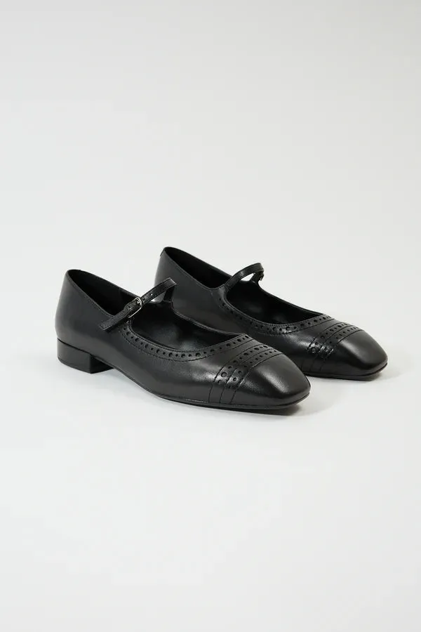 Karisa Black   Leda Black