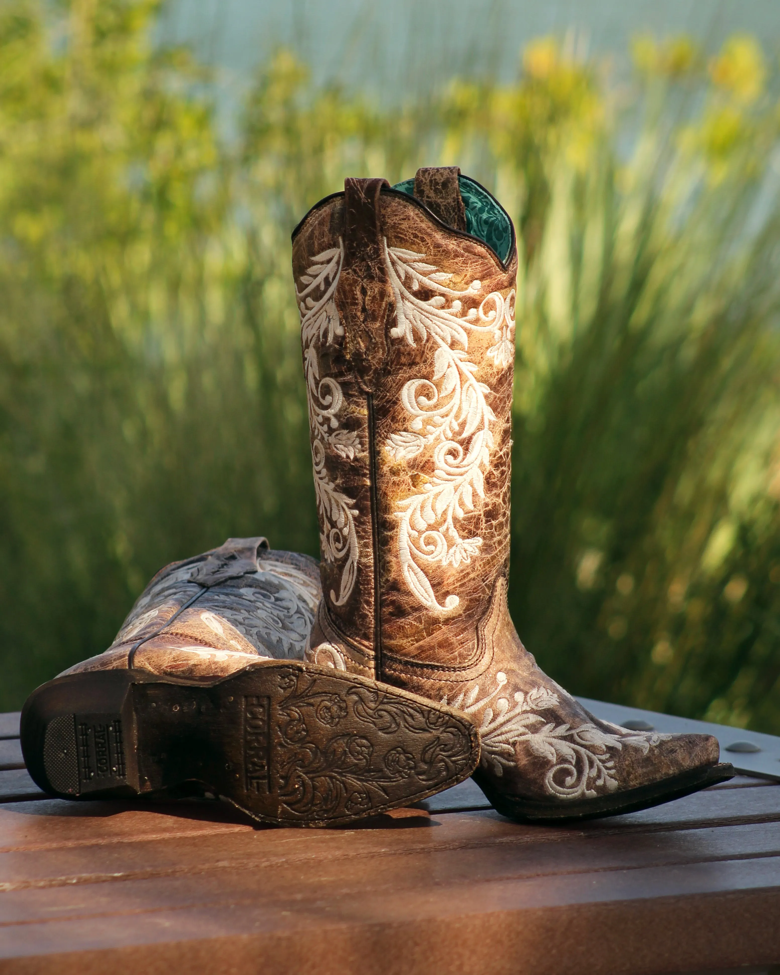 Women's Floral Embroidery Glow in the Dark Western Boots